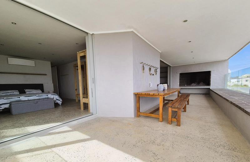 4 Bedroom Property for Sale in Perlemoenbaai Western Cape